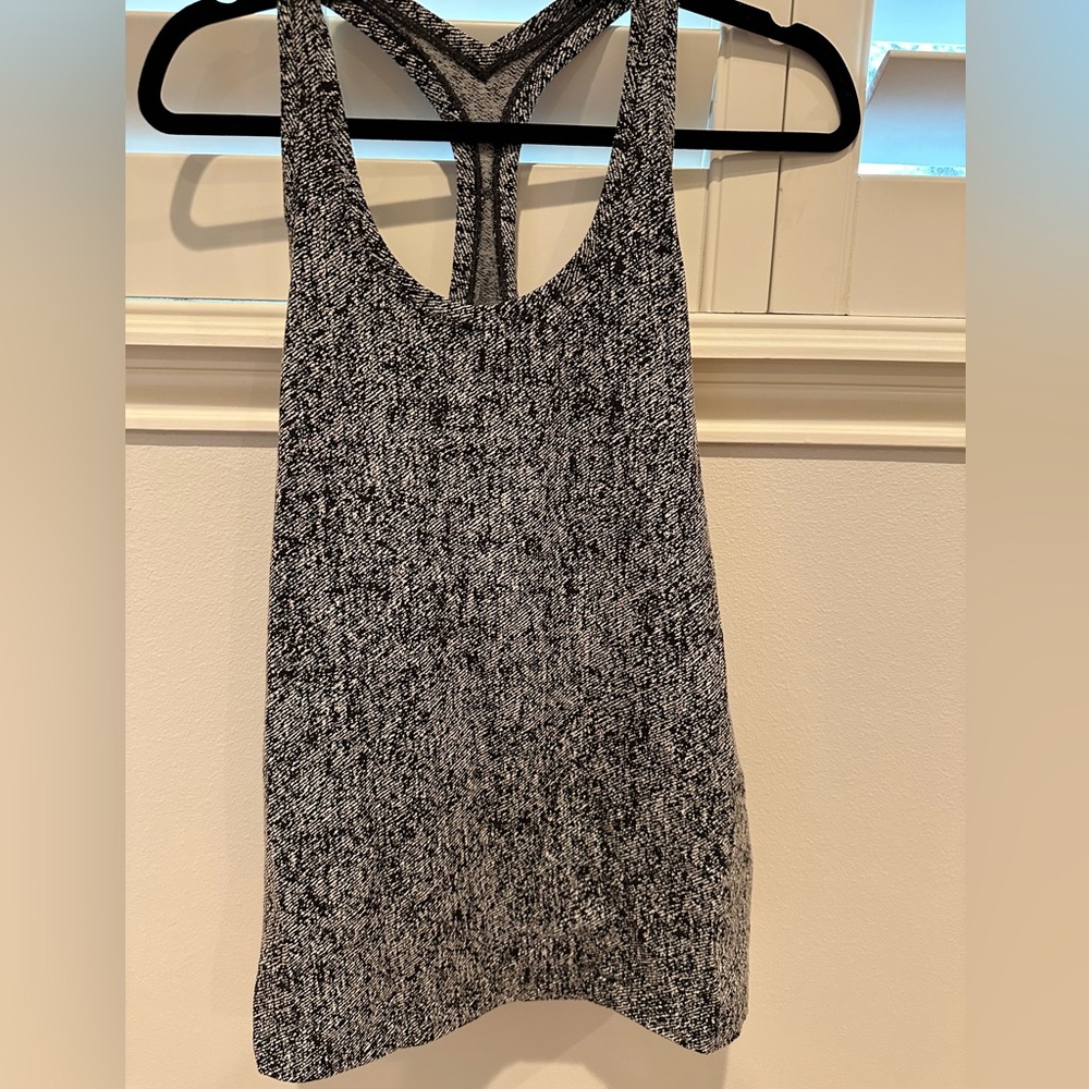 Lululemon racer back tank black/white pattern, thicker fabric size 10